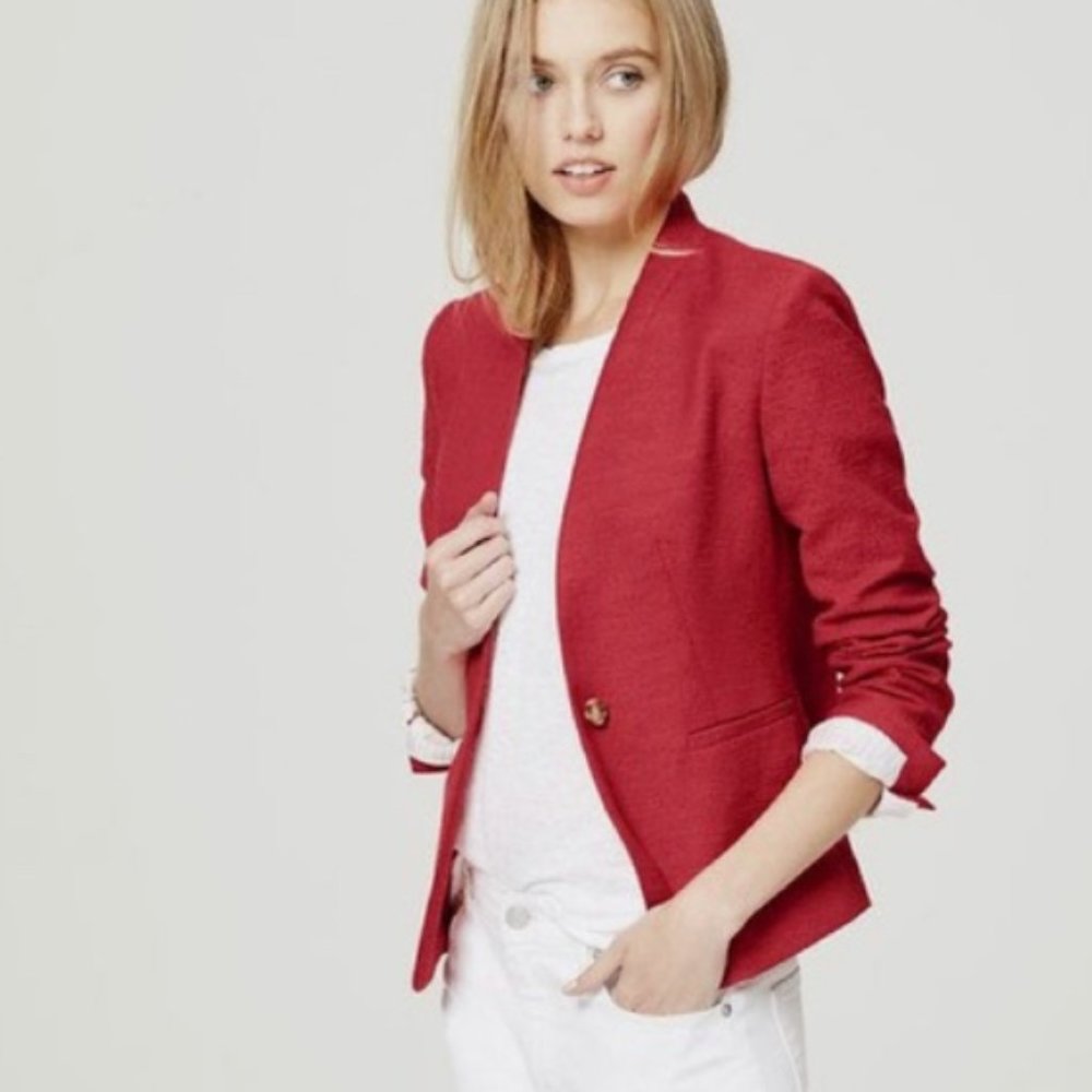 LOFT Textured Collarless Blazer in Red. Size 4